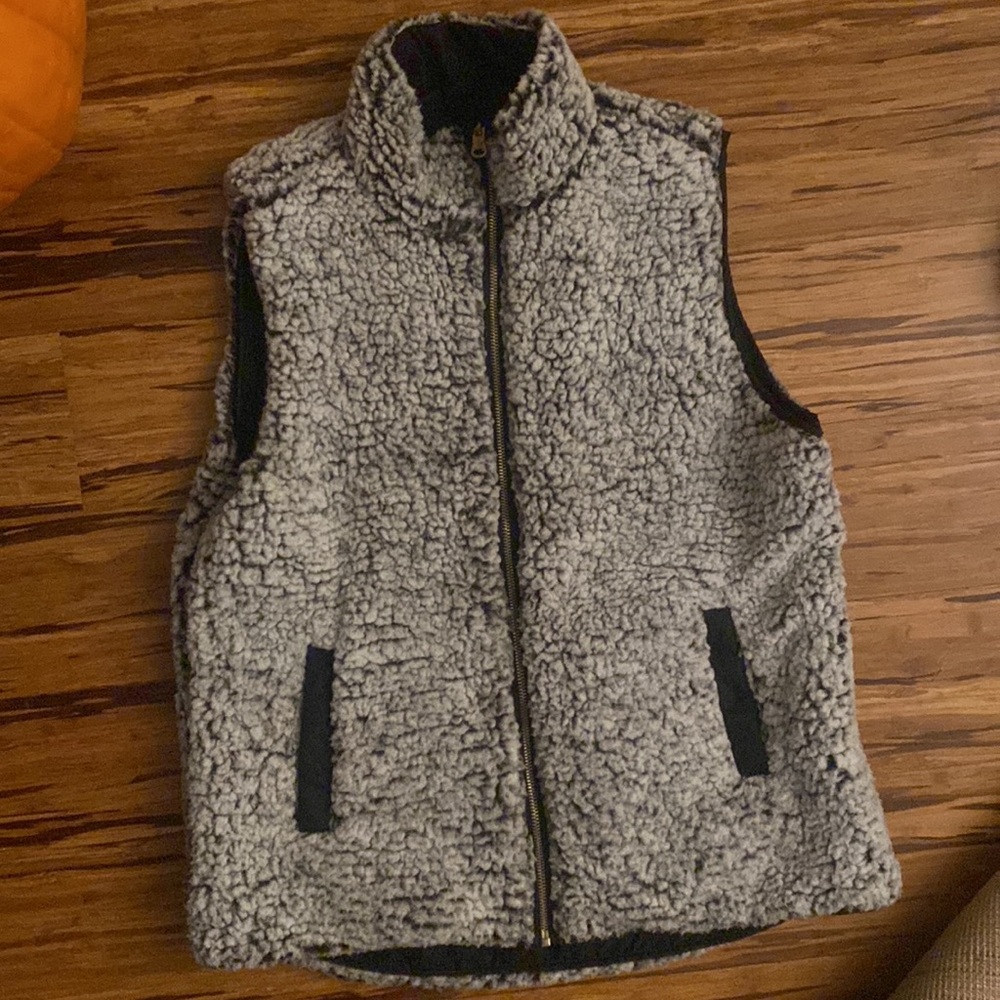 REVERSIBLE Francesca’s Sherpa/Quilted Vest, Grey/Black/Gold, size S